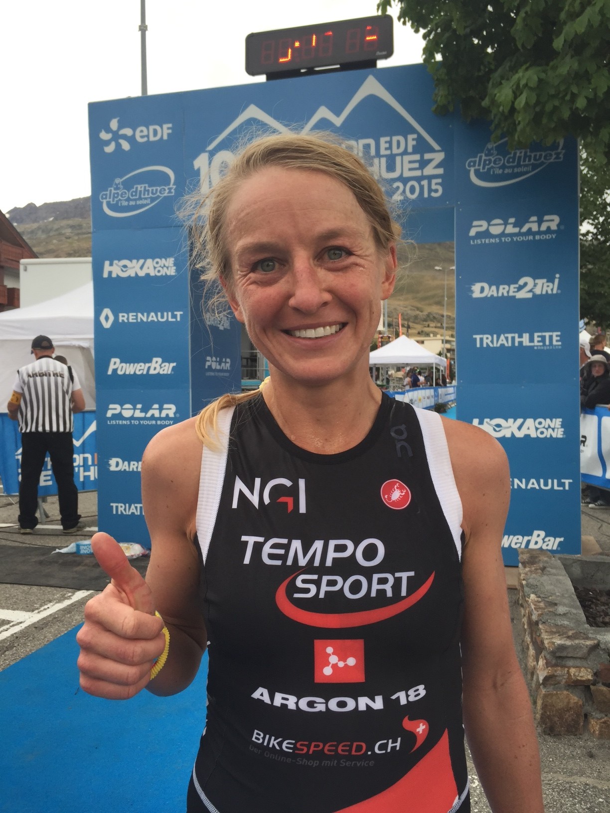Emma Pooley remporte la victoire à l’Alpe
