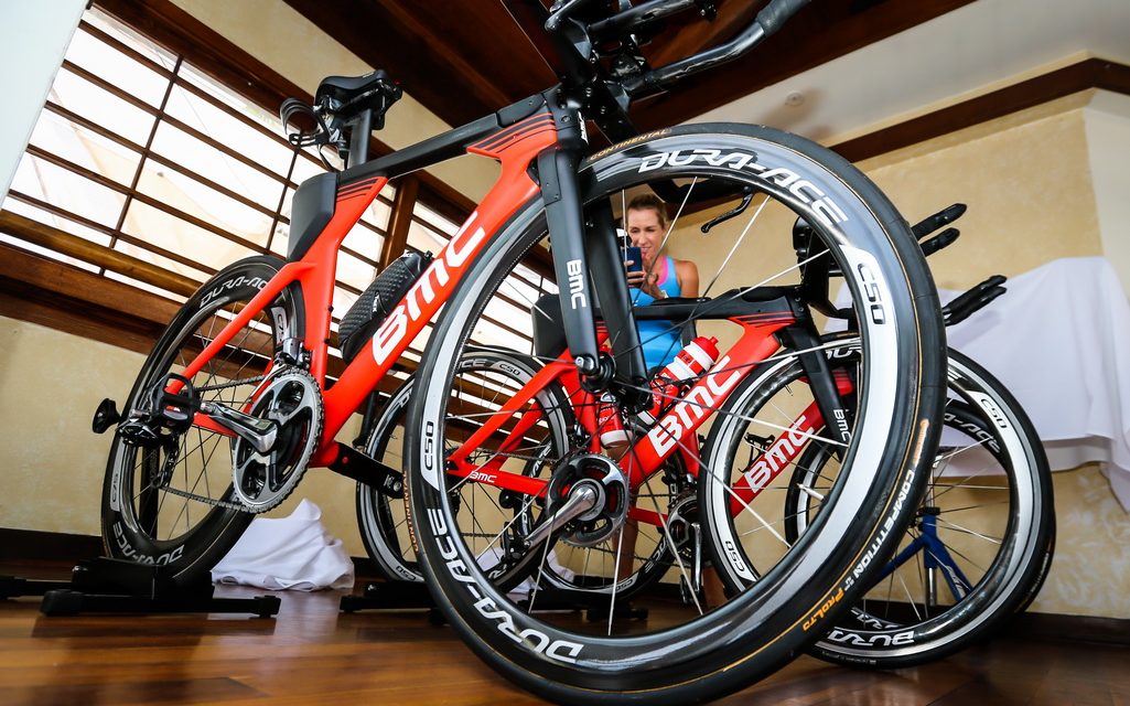 Les triathlètes BMC-Etixx Team pro sur une nouvelle machine à Kona…