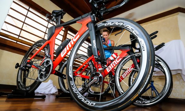 Les triathlètes BMC-Etixx Team pro sur une nouvelle machine à Kona…