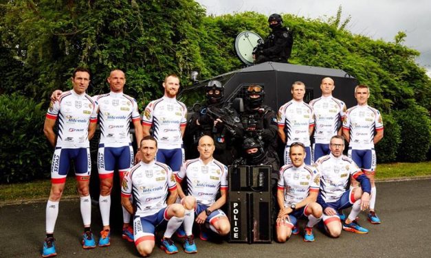 Ironspondyman: les policiers sur l&rsquo;Ironman d&rsquo;Italie contre la maladie