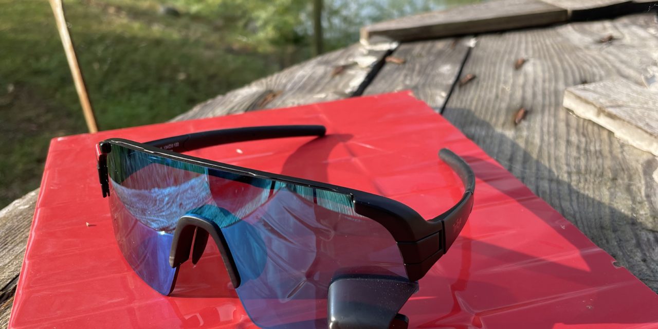 Tri Eye :  « Miroir, dis-moi qui est derrière. »