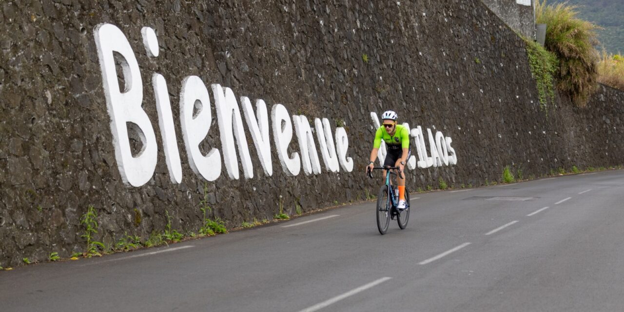 Maxime Chané atteint les sommets : Victoire épique à la Verticale des fous, le triathlon le plus haut du monde à La Réunion